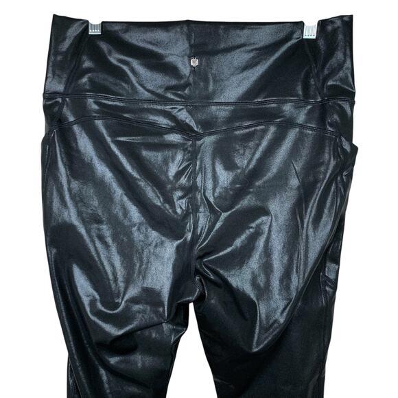 New Fabletics Oasis High Waisted Leggings Shiny Black Pockets Women's 1X 16 18 - Picture 5 of 9